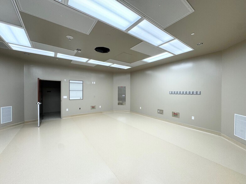 More Photos Of 200 Renaissance Way, Crockett Medical For Sale