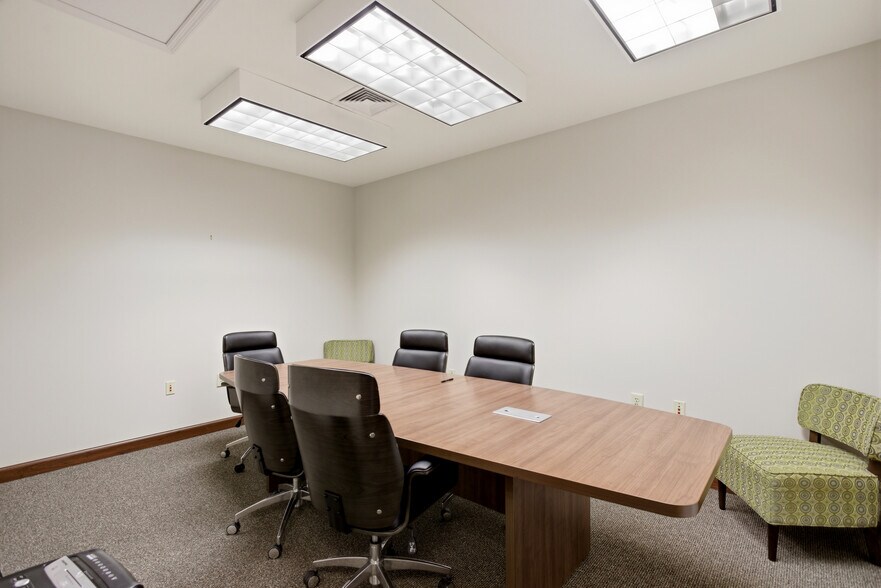 More Photos Of 400 Sugartree Ln, Franklin Office For Lease