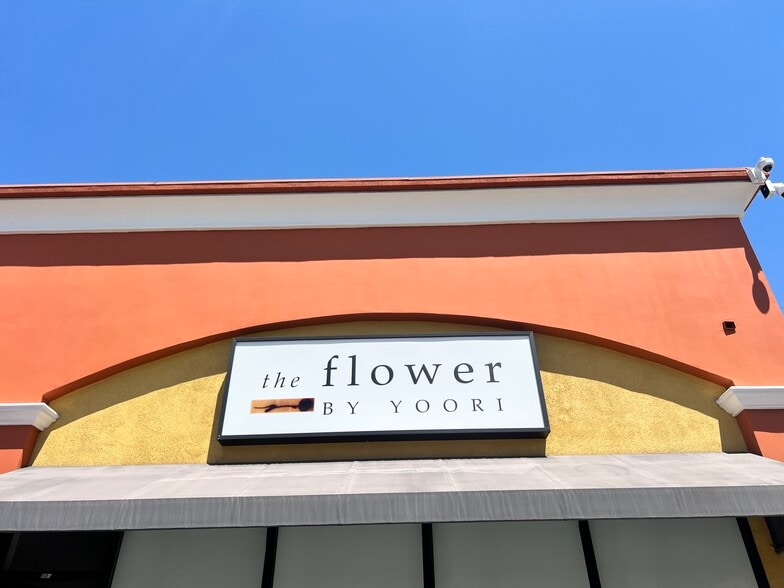 More Photos Of 210 N Western Ave, Los Angeles Storefront For Lease