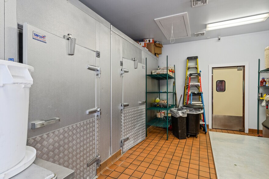 More Photos Of 5626 W Lincoln Hwy, Parkesburg Restaurant For Sale