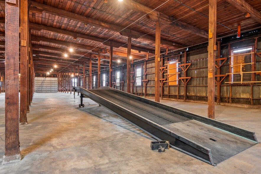 More Photos Of 821 E 25th St, Winston-Salem Warehouse For Lease