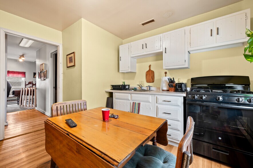 More Photos Of 547 Naugatuck Ave, Milford Apartments For Sale