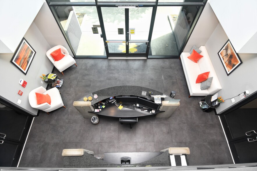 More Photos Of 1111 S Victory Blvd, Burbank Research And Development For Lease