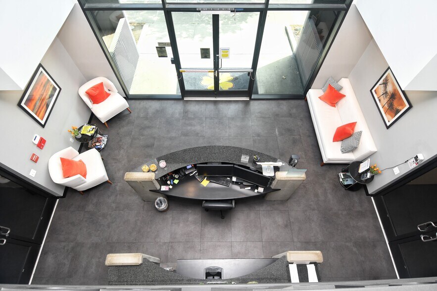 More Photos Of 1111 S Victory Blvd, Burbank Research And Development For Lease