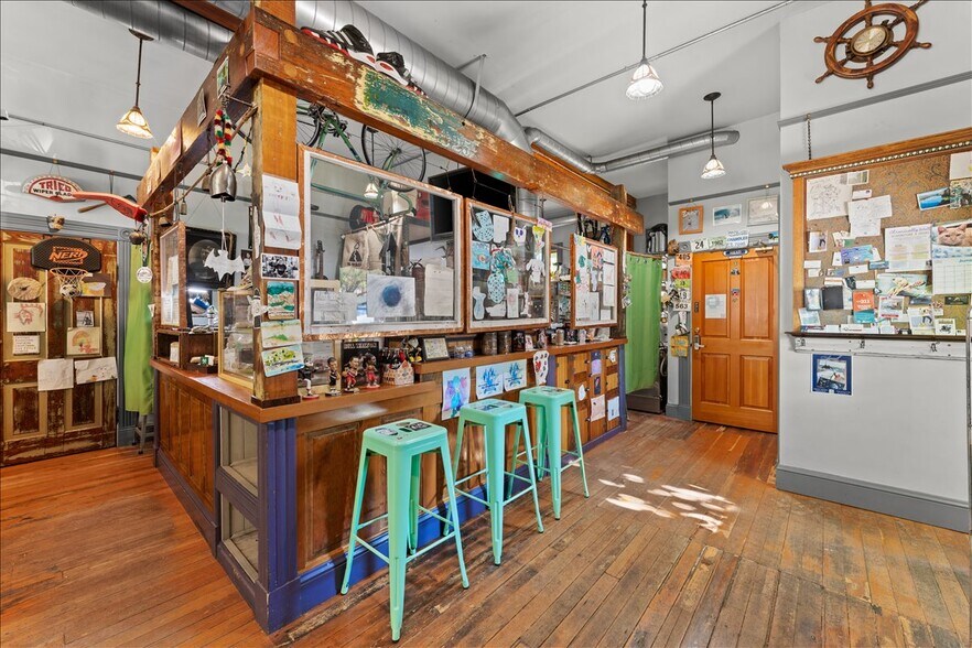 More Photos Of 3039 SE Stark St, Portland Storefront Retail Residential For Sale