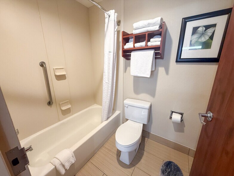 More Photos Of 5653 Tinker Diagonal St, Oklahoma City Hotel For Sale