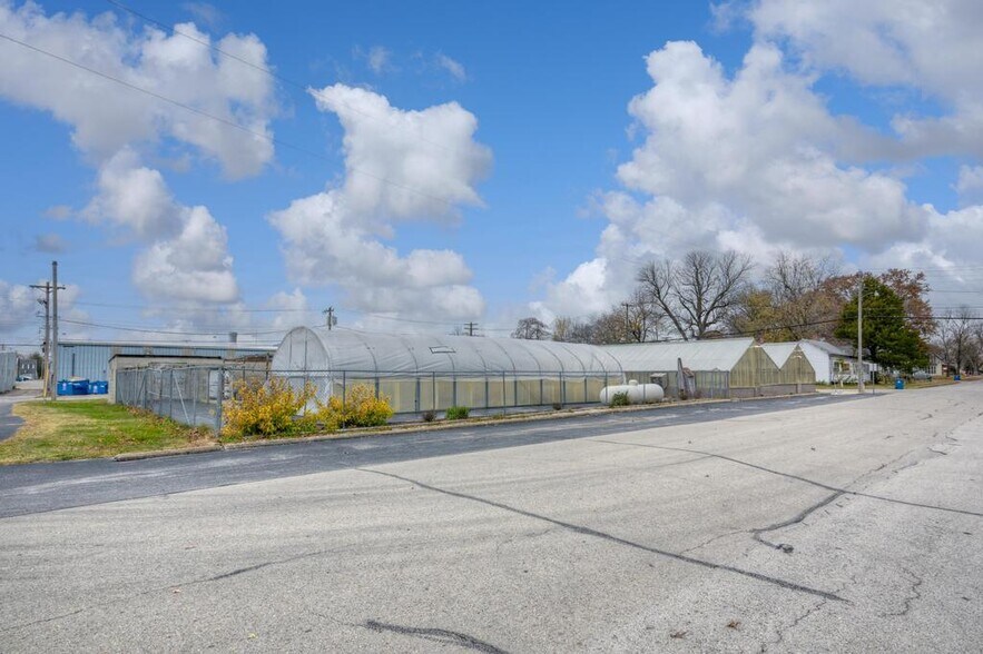 More Photos Of 103 E 9th St, Lamar Specialty For Sale