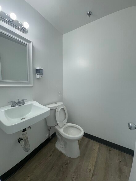 More Photos Of 16401-16413 NW 8th Ave, Miami Distribution For Lease