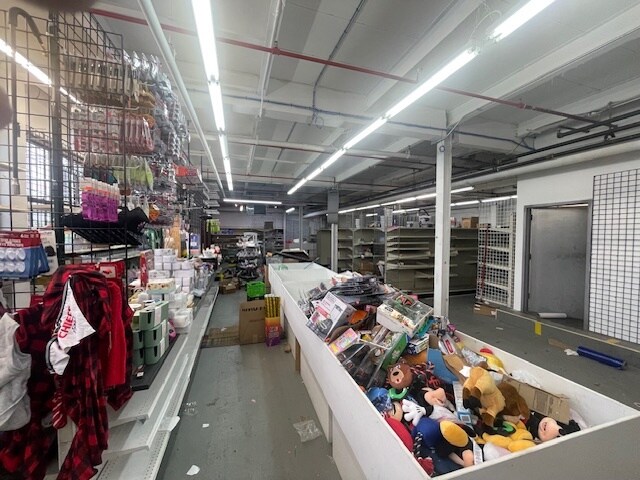 More Photos Of 18 Bay St, Brooklyn Light Manufacturing For Lease