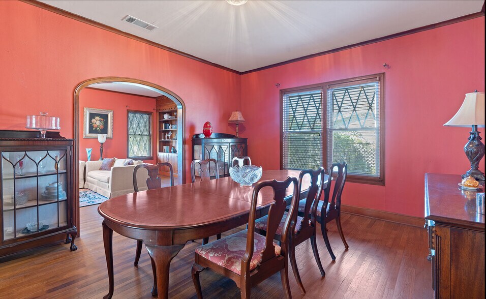 More Photos Of 762 S Guadalupe St, Lockhart Specialty For Sale