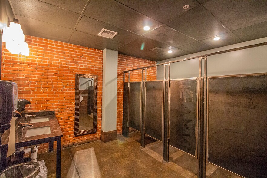 More Photos Of 231 E Main St, Trinidad Bar For Sale