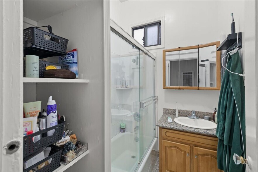 More Photos Of 1067 Union St, San Francisco Multifamily For Sale