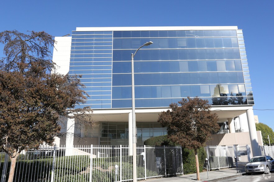 More Photos Of 2100 W 3rd St, Los Angeles Medical For Lease