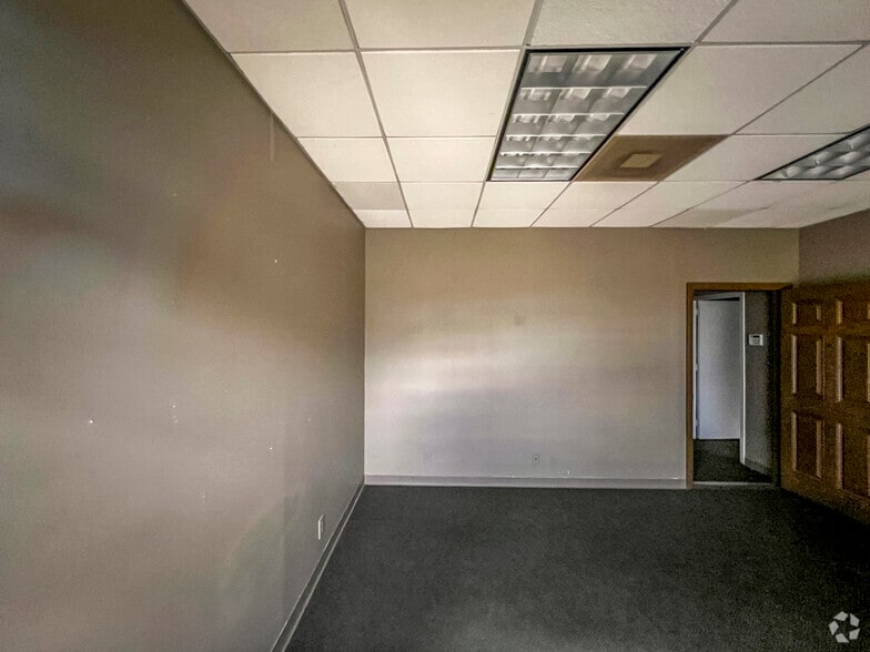 More Photos Of 5600-5624 Randolph Blvd, San Antonio Unknown For Lease