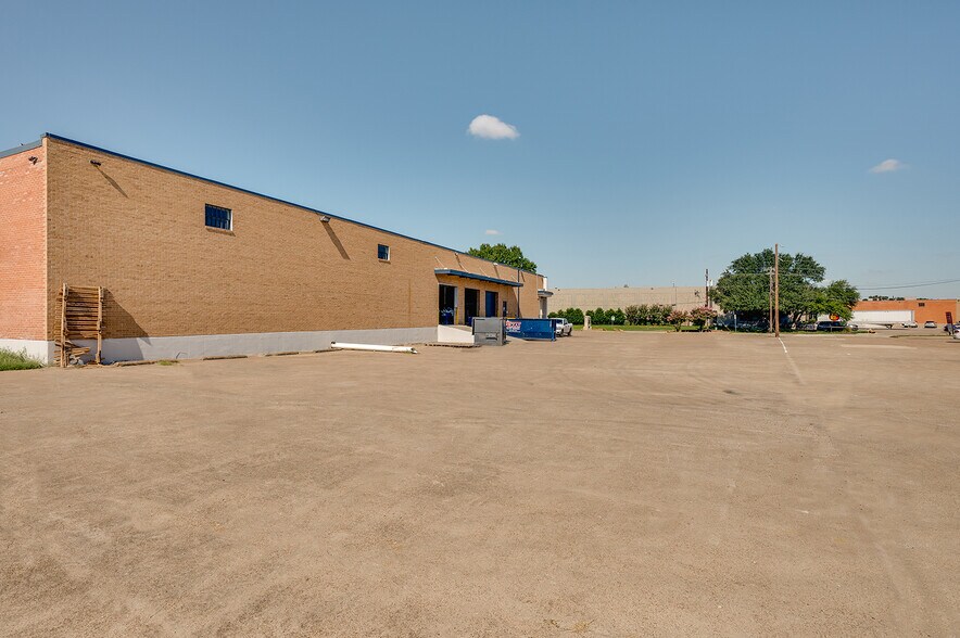 More Photos Of 1262 Viceroy Dr, Dallas Manufacturing For Lease
