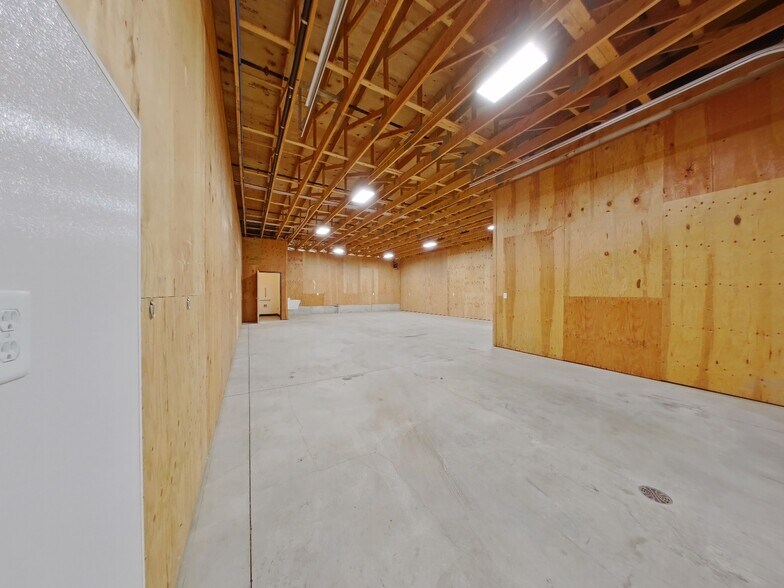 More Photos Of 4107 Industrial Ave, Springfield General Retail For Lease