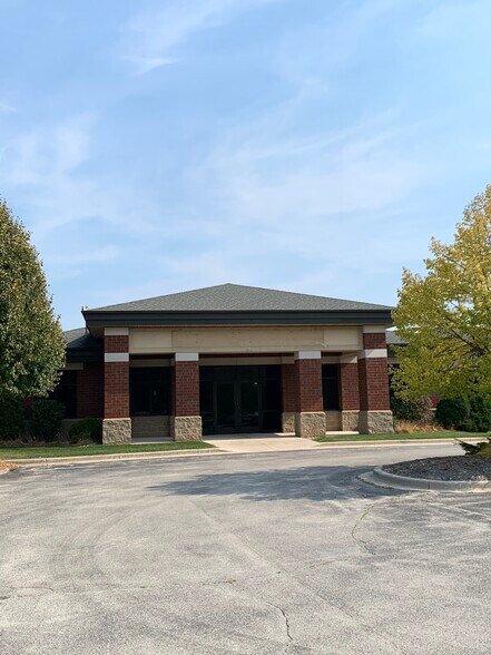 More Photos Of 905-909 S Taylor Dr, Sheboygan Office For Lease