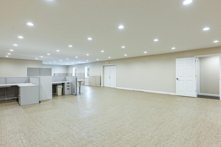 More Photos Of 1001 N County Road 25A, Troy Office For Sale
