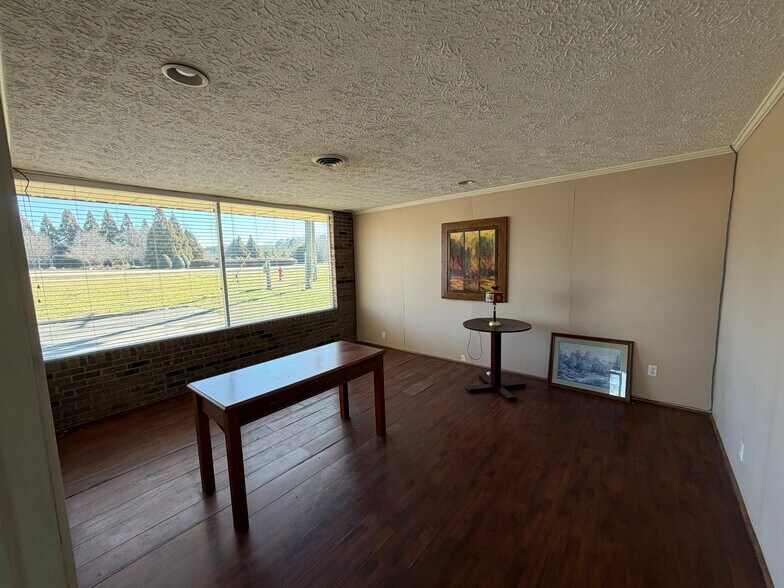More Photos Of 1913 US 41 Hwy SW, Calhoun Flex For Lease