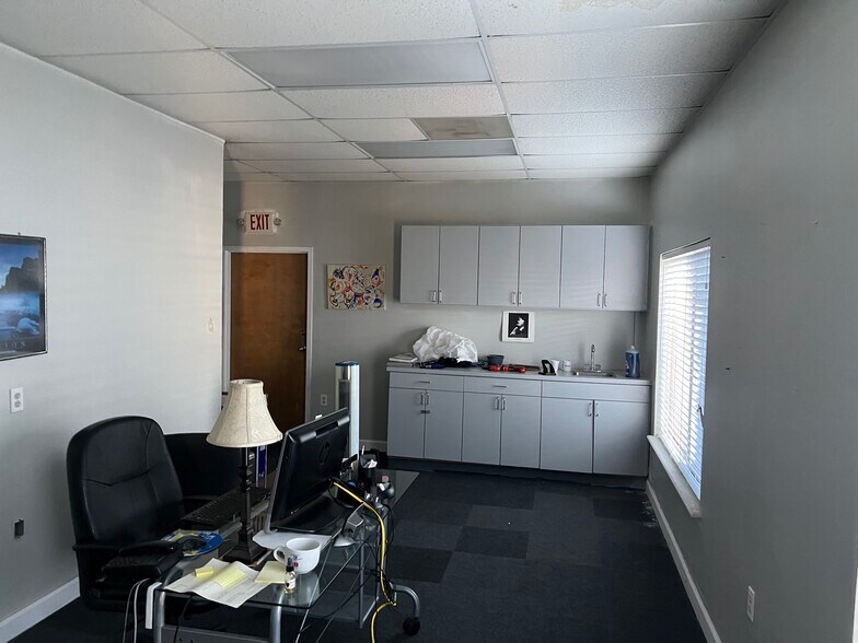 More Photos Of 808 Commerce Blvd, Riverdale Medical For Sale
