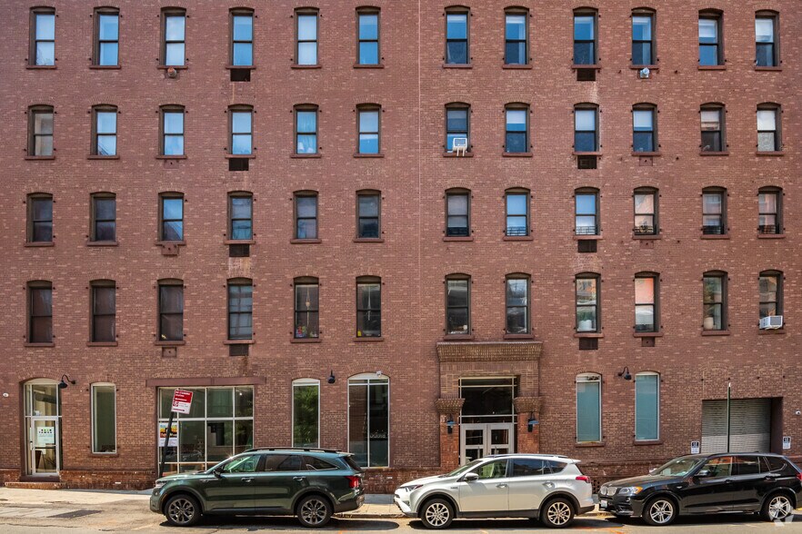 More Photos Of 52 Bridge St, Brooklyn Apartments For Lease