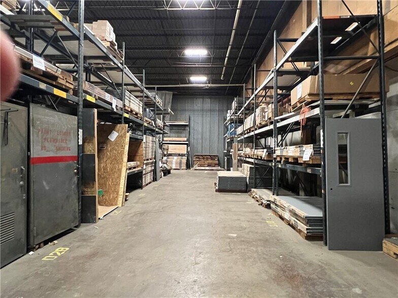 More Photos Of 1020-1060 Saw Mill Run Blvd W, Pittsburgh Warehouse For Sale