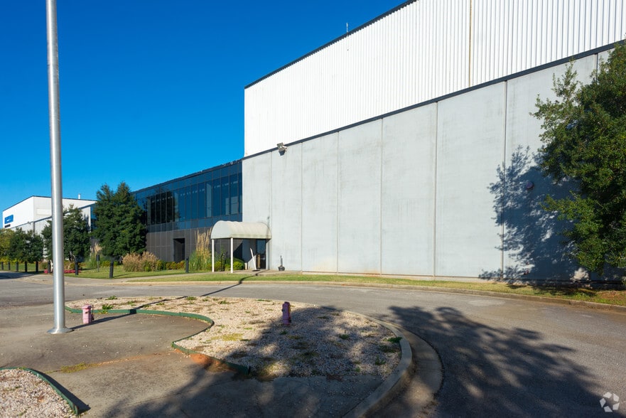 More Photos Of 646 James Record Rd, Huntsville Manufacturing For Lease