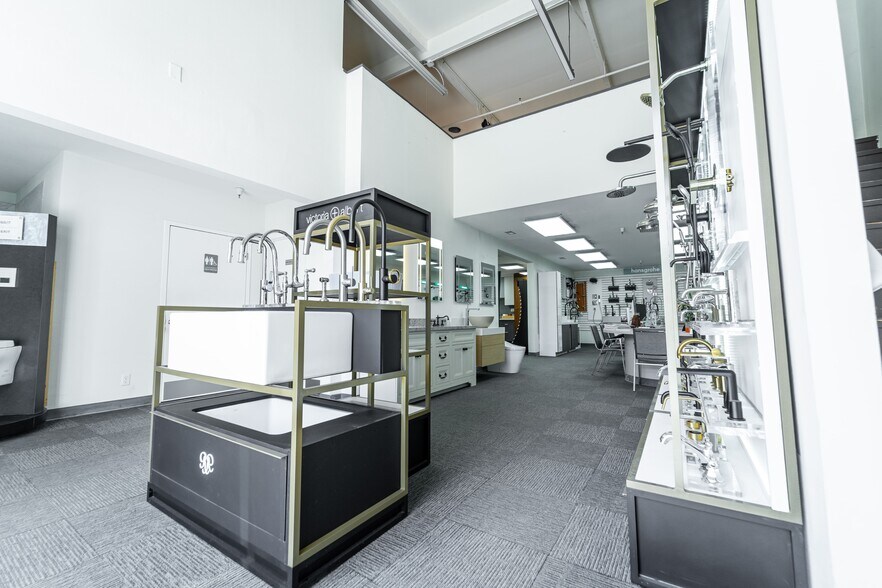 More Photos Of 1435-1475 Huntington Ave, South San Francisco Showroom For Sale