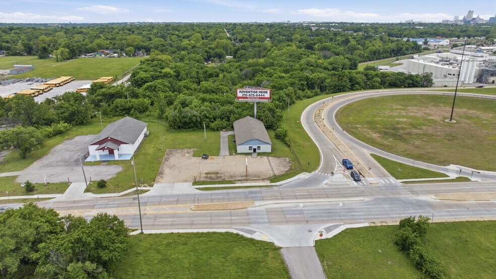 More Photos Of 2604 E Apache St, Tulsa Auto Repair For Sale