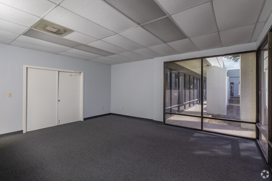 More Photos Of 15534 W Hardy Rd, Houston Unknown For Lease