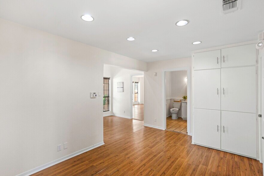 More Photos Of 5600 San Pedro Ave, San Antonio Office Residential For Sale