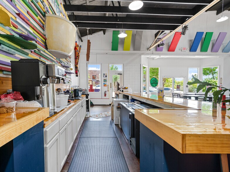 More Photos Of 125 S Main St, Hendersonville Storefront For Sale