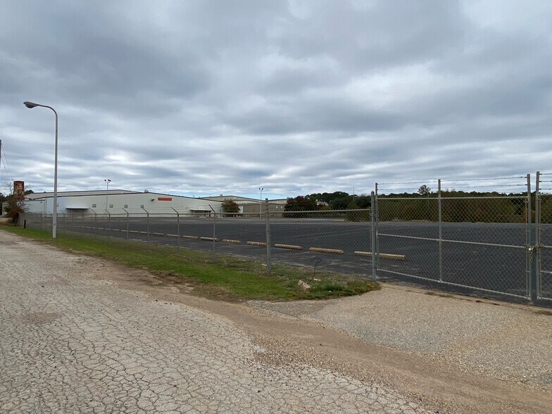 More Photos Of 901 Fisher Rd, Longview Industrial For Sale