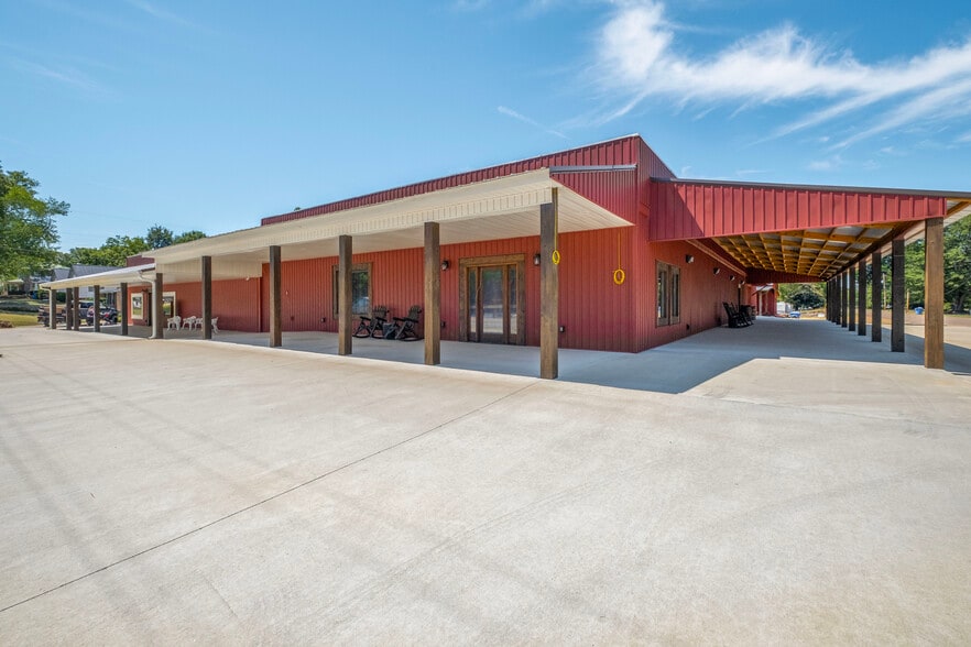 More Photos Of 613 N Main St, Piedmont Restaurant For Sale