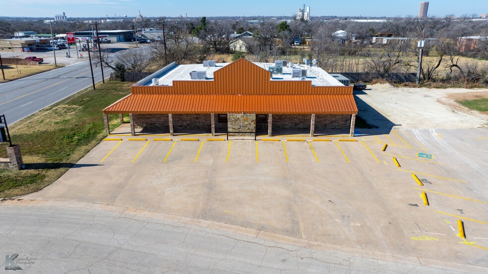 More Photos Of 550 E South 11Th St, Abilene Restaurant For Sale