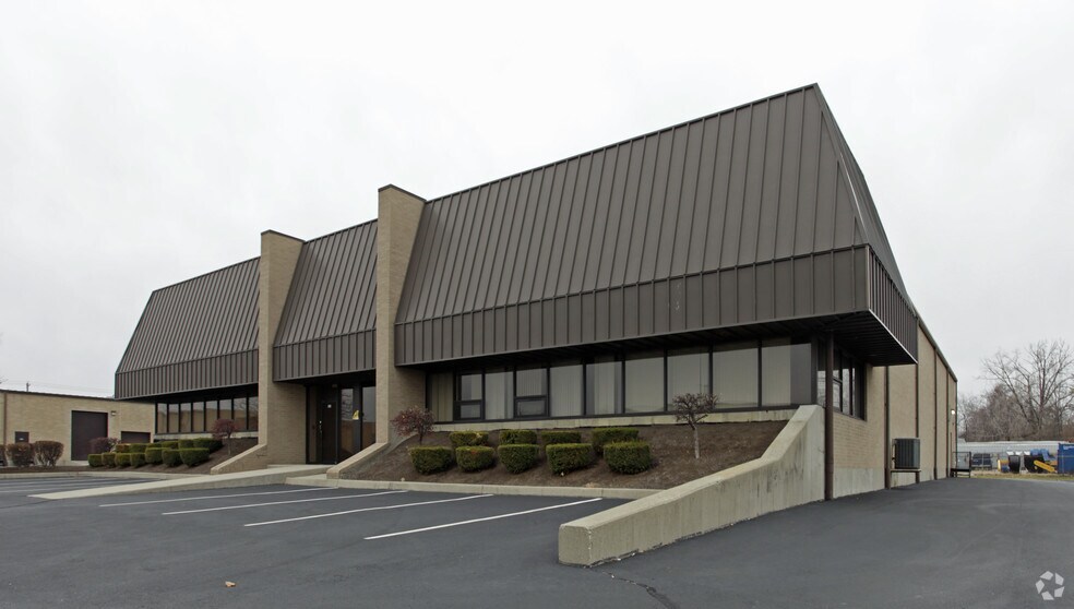 Primary Photo Of 5853-5871 Creek Rd, Blue Ash Warehouse For Lease