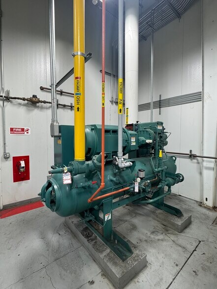 More Photos Of 220 W Ewing Ave, South Bend Refrigeration Cold Storage For Lease