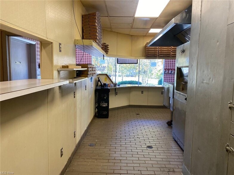 More Photos Of 10703 W Pleasant Valley Rd, Parma Freestanding For Lease