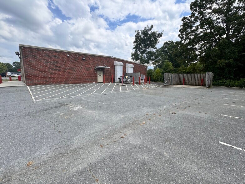 More Photos Of 4404 Old Rural Hall Rd, Winston-Salem Freestanding For Lease