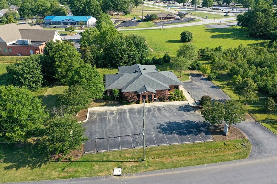 More Photos Of 202 Overland Dr, Greenwood Medical For Lease