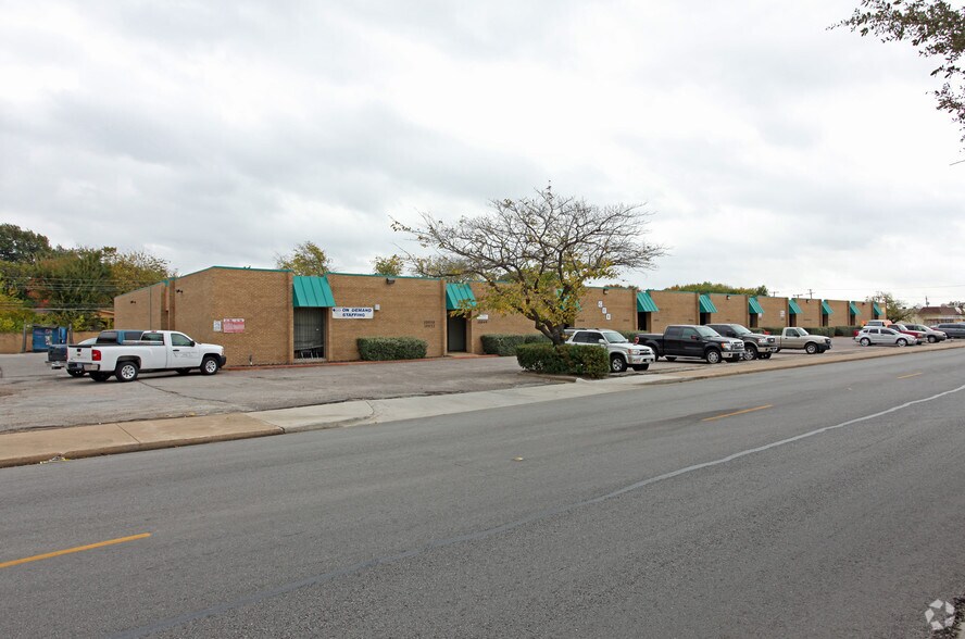 More Photos Of 10024-10052 Monroe Dr, Dallas Showroom For Lease
