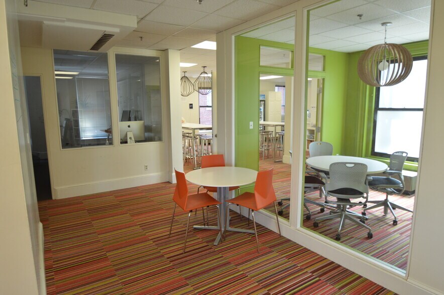 More Photos Of 2 Park Plz, Boston Office For Lease