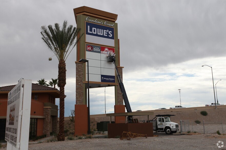 More Photos Of 7703 N El Capitan Way, Las Vegas Freestanding For Sale