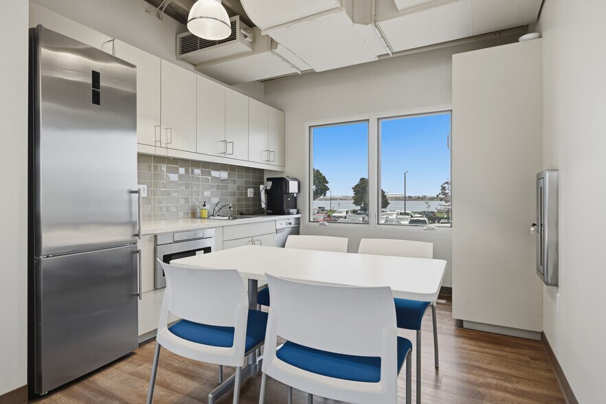 More Photos Of 1551 Shelter Island Dr, San Diego Hotel For Lease