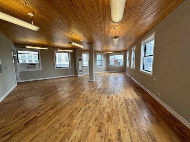 More Photos Of 4006-4012 N Milwaukee Ave, Chicago Storefront Retail Office For Lease