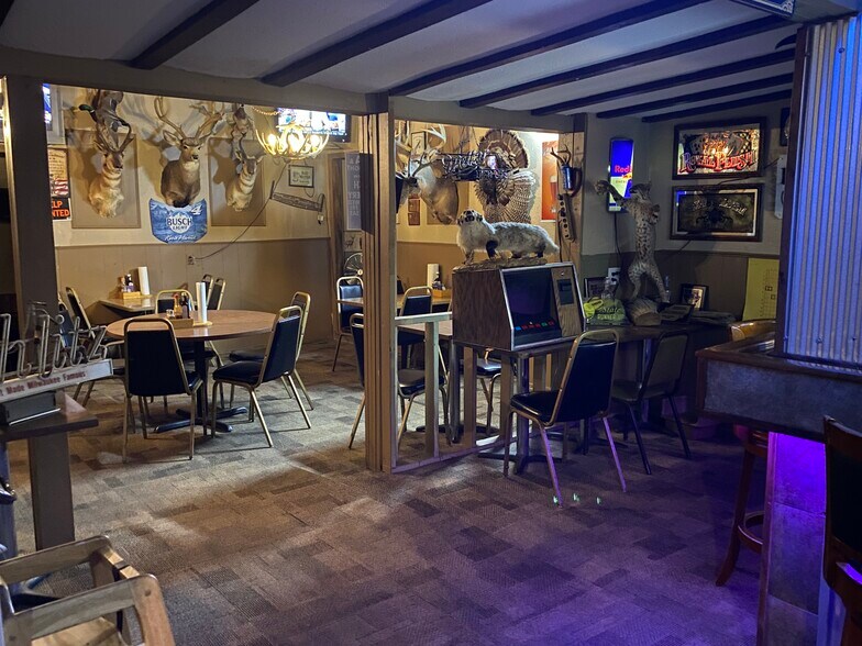 More Photos Of 410 E Parallel St, Clifton Restaurant For Sale