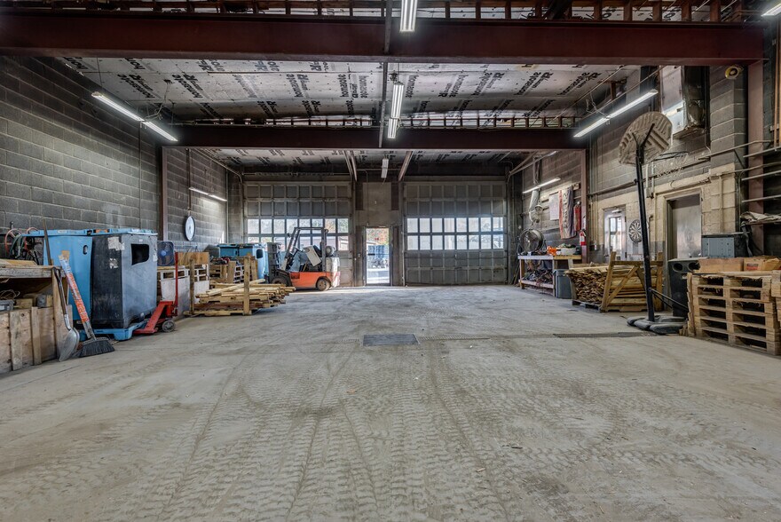 More Photos Of 77 N Market St, Nanticoke Distribution For Lease