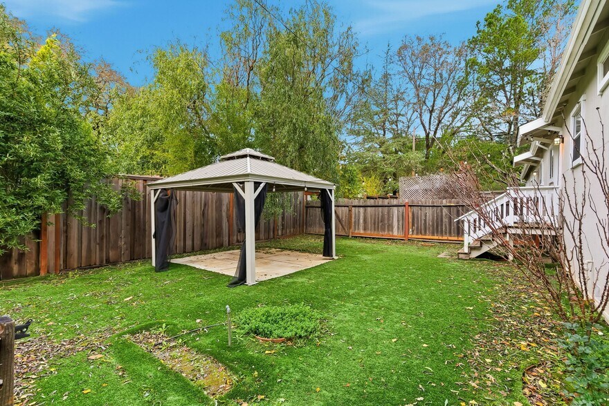 More Photos Of 567 San Geronimo Valley Dr, San Geronimo Apartments For Sale