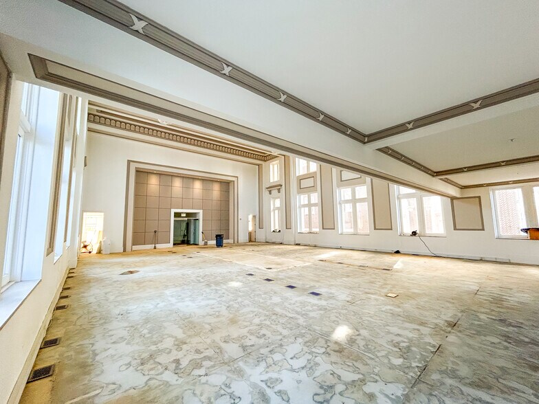 More Photos Of 130 S Main St, Greenville Office For Sale