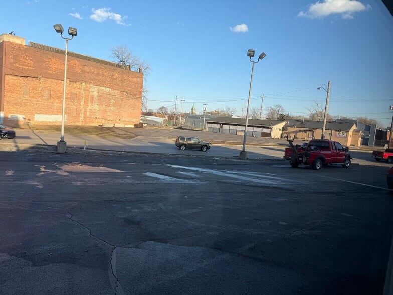 More Photos Of 110 Oak St, Toledo Land For Lease